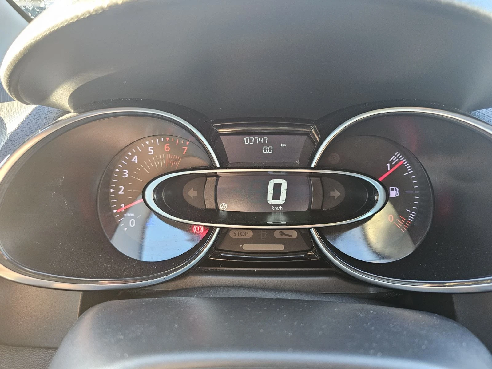 Renault Clio 0.9 Tce 90 к.с. бензин, снимка 8 - Автомобили и джипове - 53849734