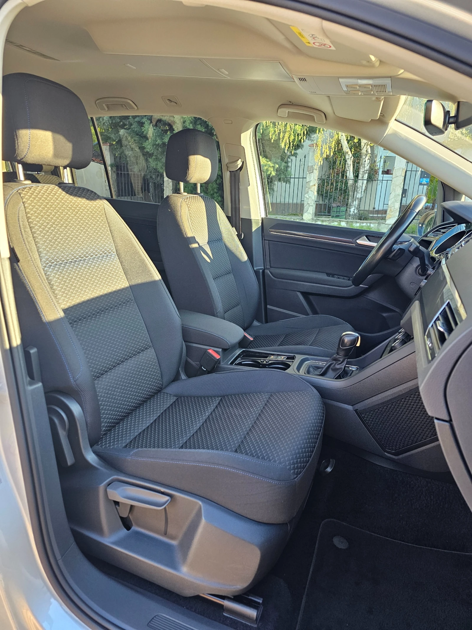 VW Touran 2.0 TDI UNITED Matrix ACC Keyless, снимка 13 - Автомобили и джипове - 54144947