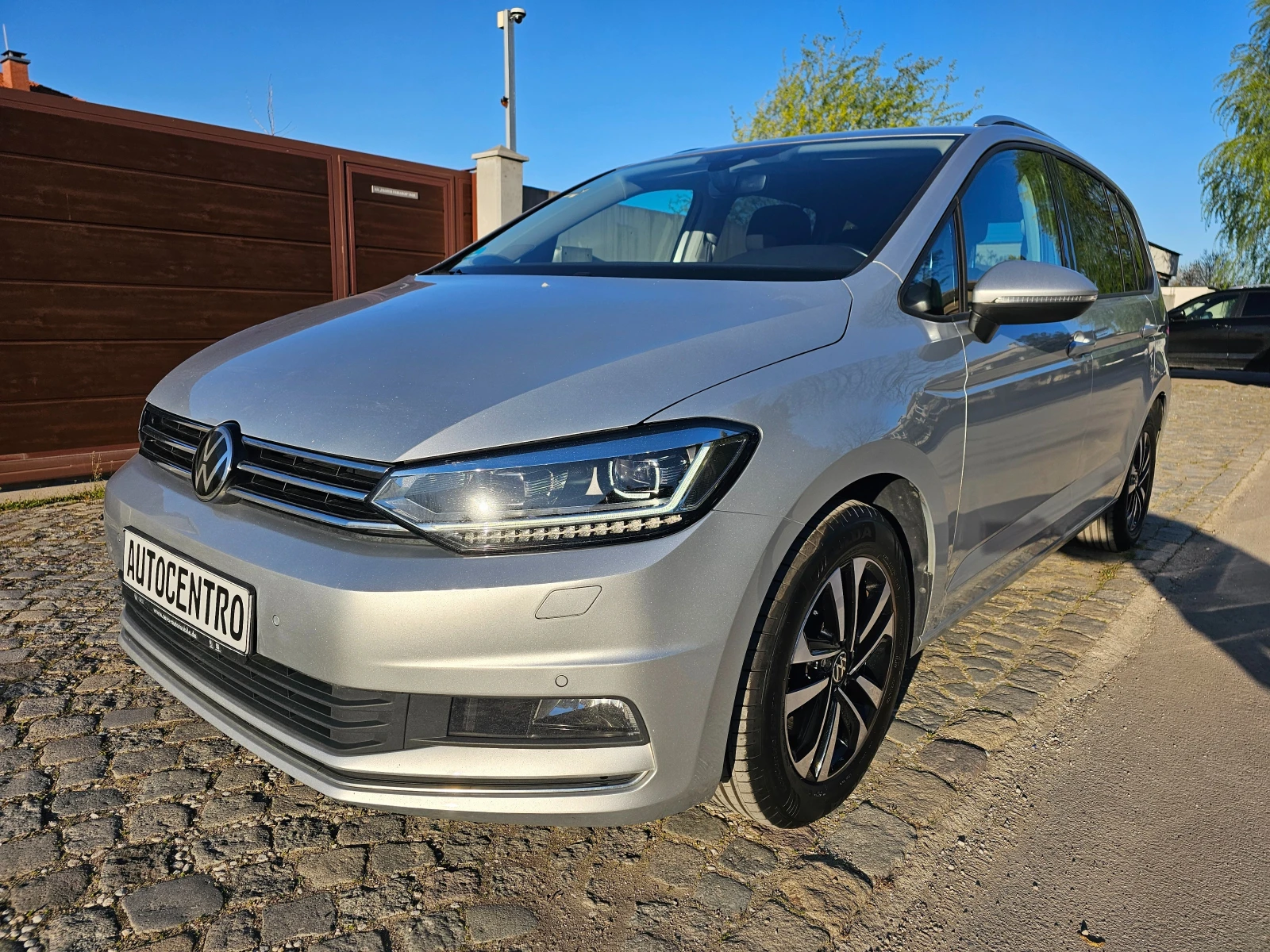 VW Touran 2.0 TDI UNITED Matrix ACC Keyless, снимка 3 - Автомобили и джипове - 54144947
