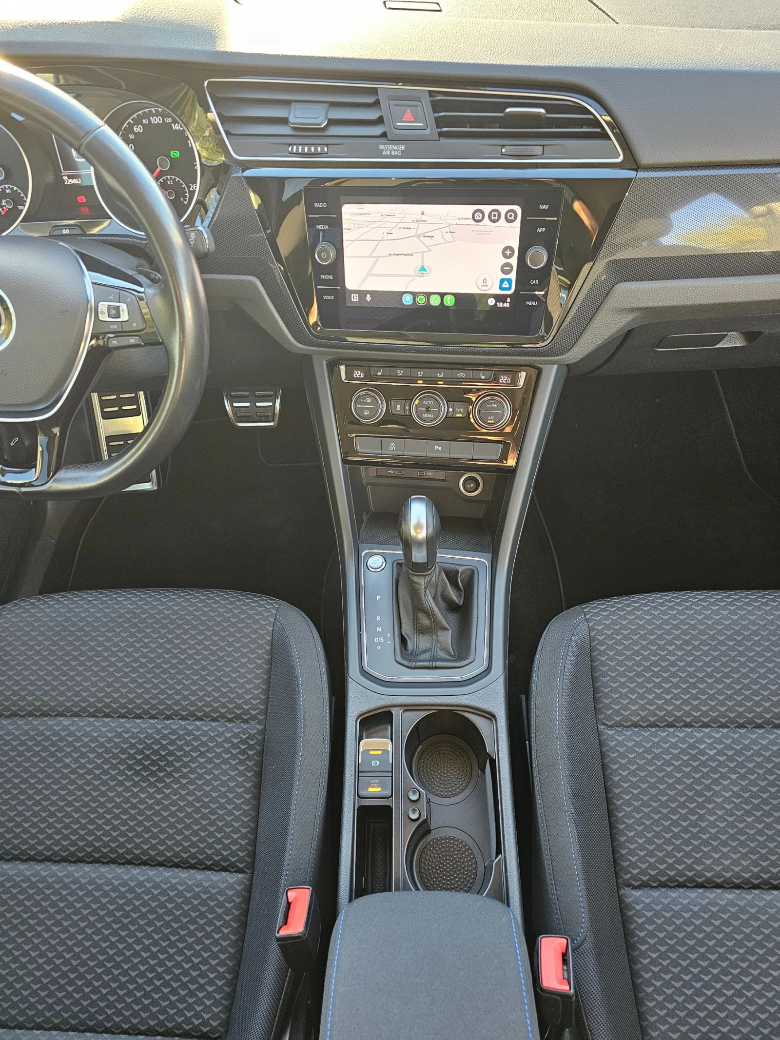 VW Touran 2.0 TDI UNITED Matrix ACC Keyless, снимка 11 - Автомобили и джипове - 54144947