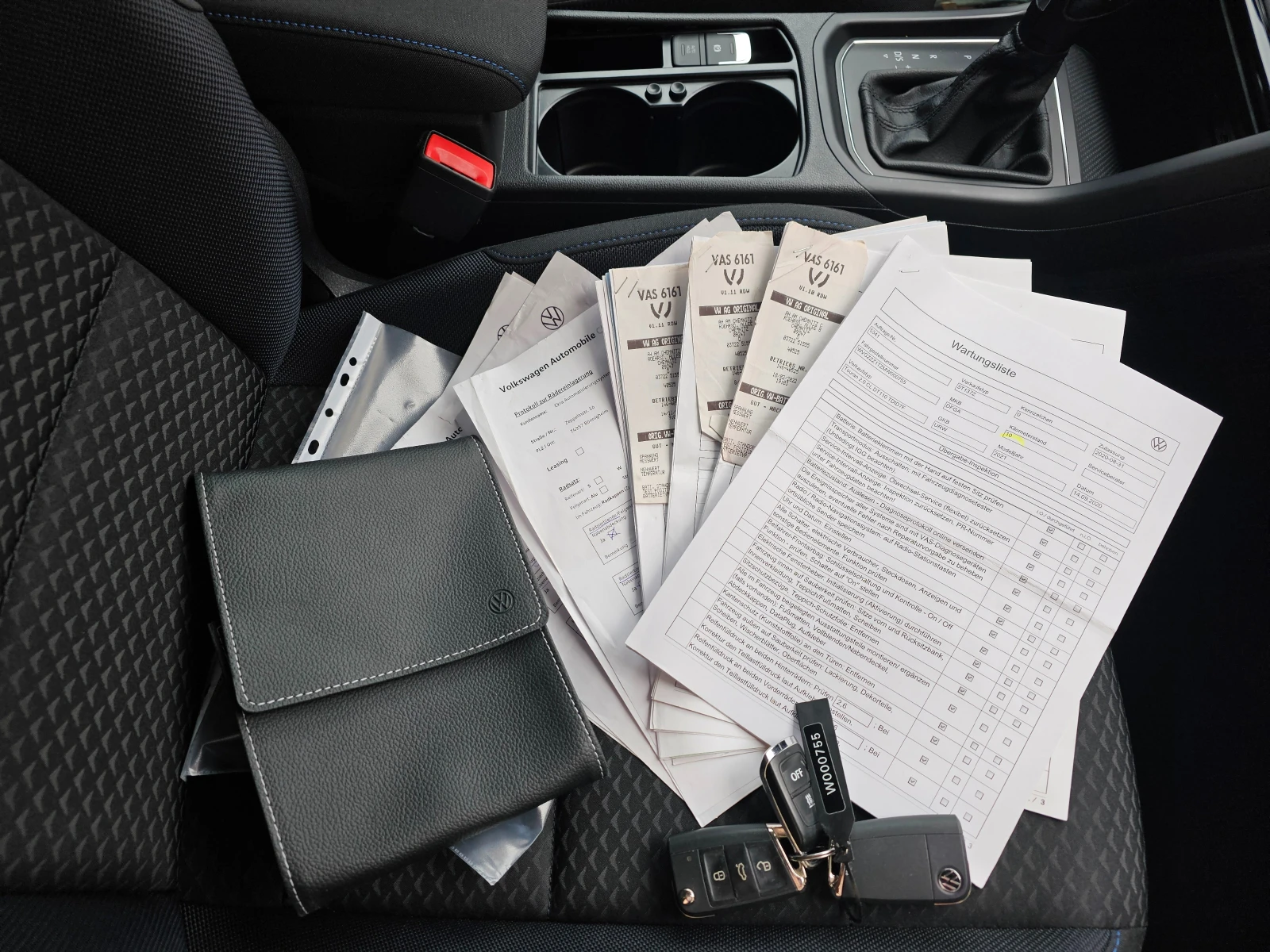 VW Touran 2.0 TDI UNITED Печка Matrix ACC Keyless, снимка 16 - Автомобили и джипове - 54144947