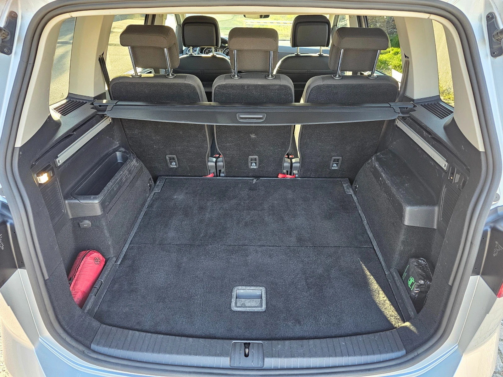 VW Touran 2.0 TDI UNITED Matrix ACC Keyless, снимка 16 - Автомобили и джипове - 54144947