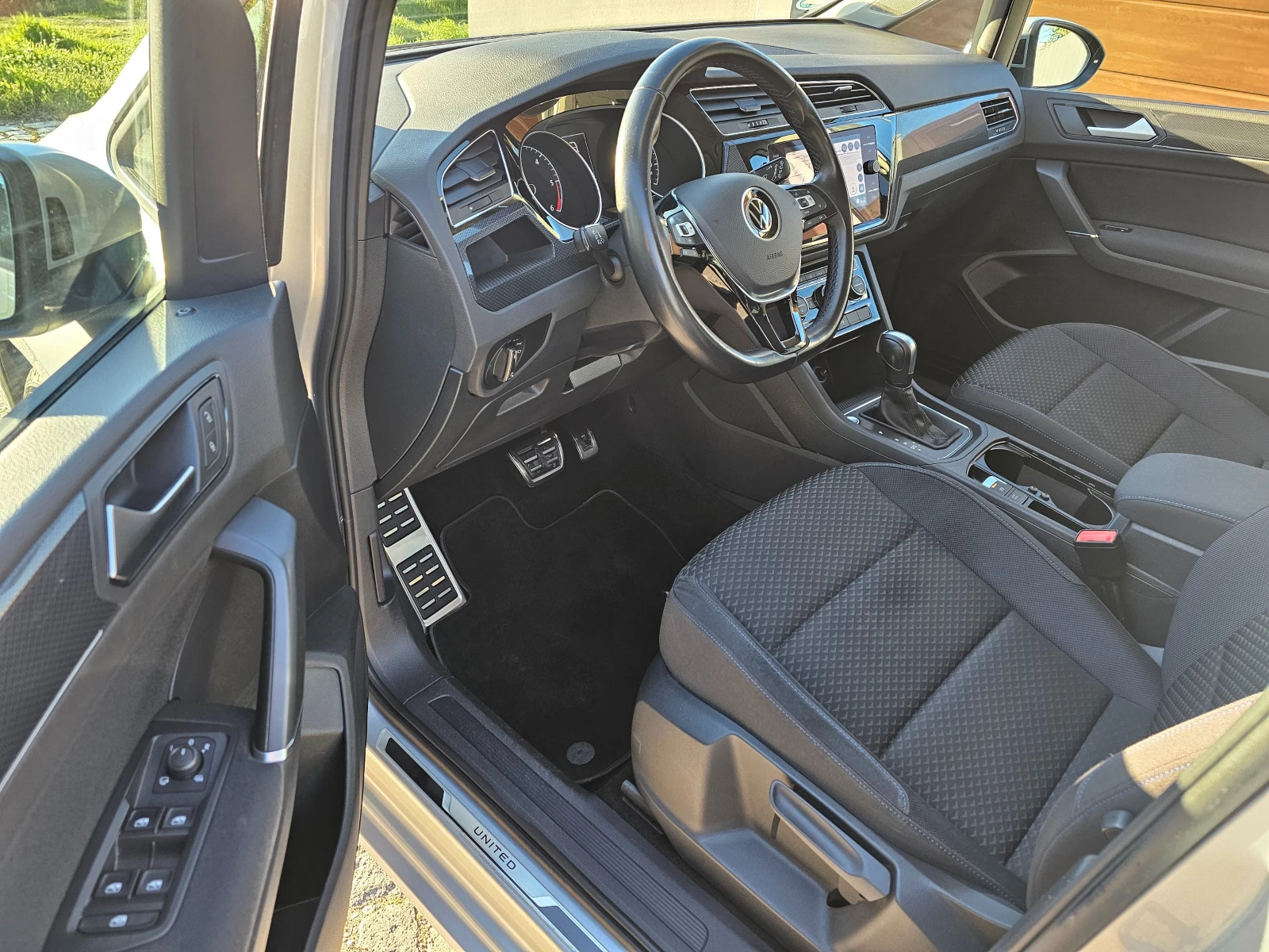 VW Touran 2.0 TDI UNITED Matrix ACC Keyless, снимка 9 - Автомобили и джипове - 54144947