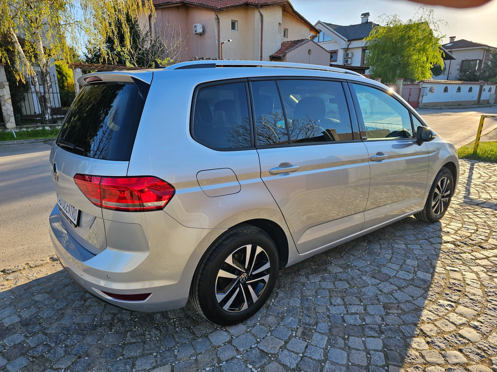 VW Touran 2.0 TDI UNITED Matrix ACC Keyless, снимка 7 - Автомобили и джипове - 54144947