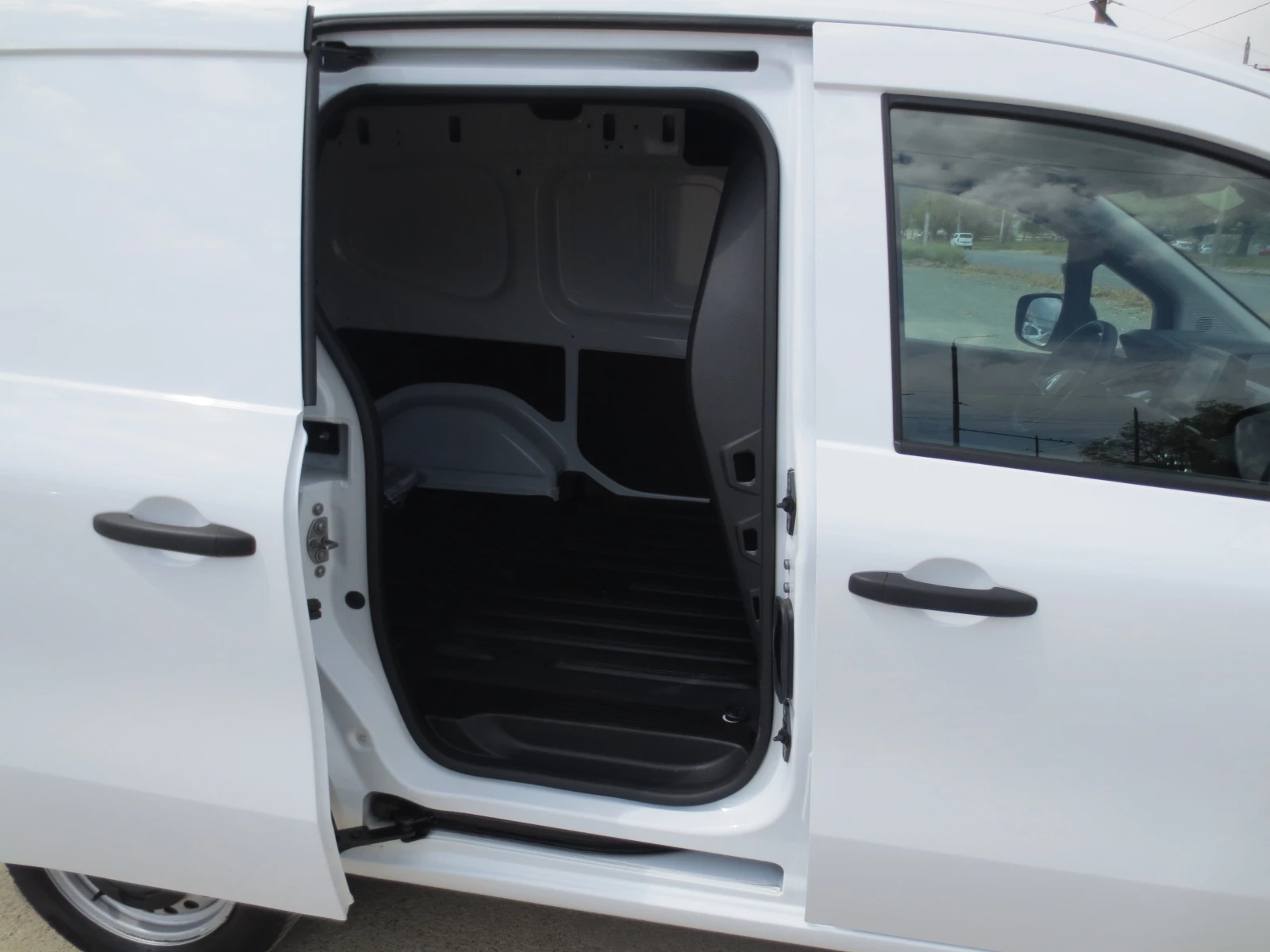 Renault Kangoo 45kw., снимка 15 - Автомобили и джипове - 54520616