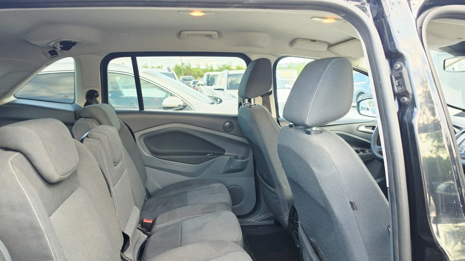 Ford Grand C-Max, снимка 8 - Автомобили и джипове - 54568525