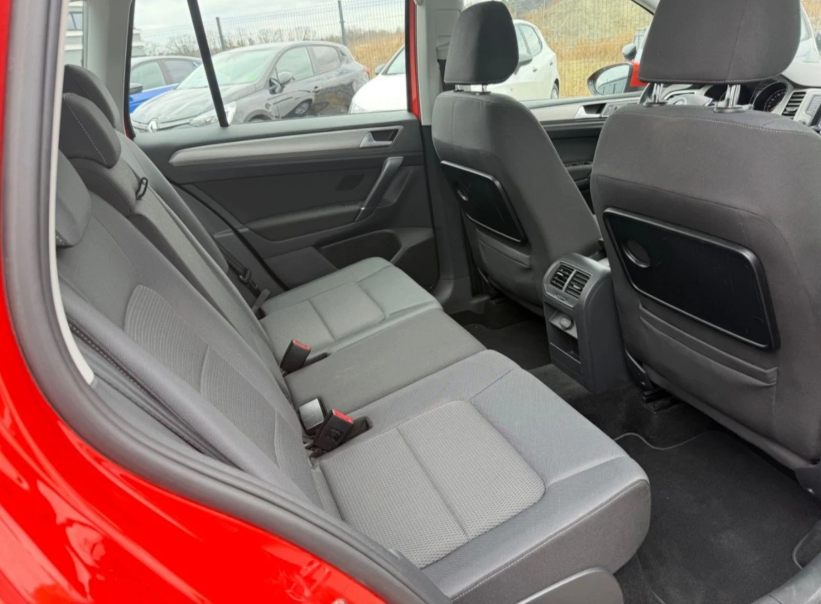 VW Sportsvan 2.0 TDI, снимка 10 - Автомобили и джипове - 54874523