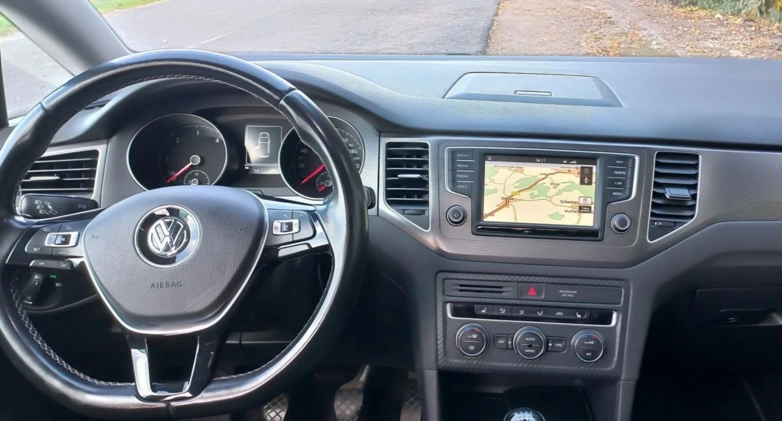 VW Sportsvan 2.0 TDI, снимка 7 - Автомобили и джипове - 54874523