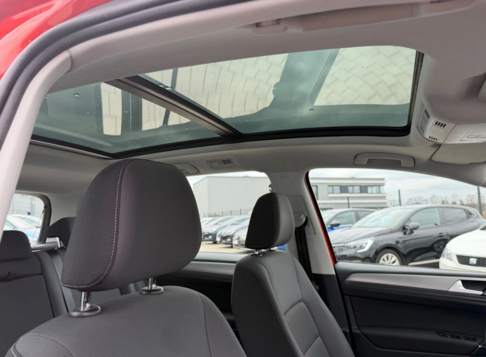 VW Sportsvan 2.0 TDI, снимка 11 - Автомобили и джипове - 54874523