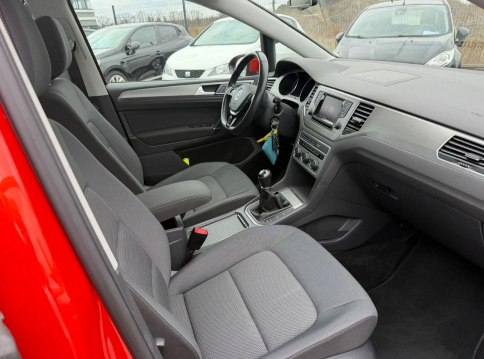 VW Sportsvan 2.0 TDI, снимка 8 - Автомобили и джипове - 54874523
