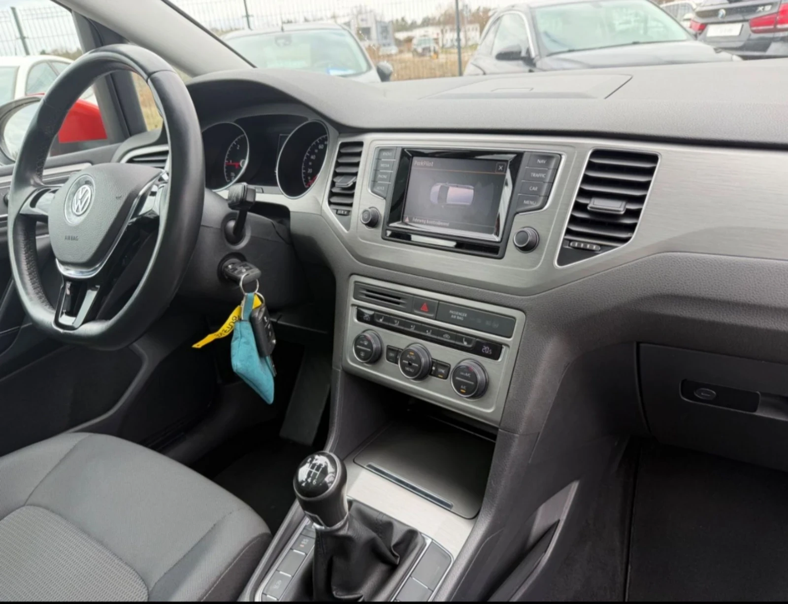 VW Sportsvan 2.0 TDI, снимка 9 - Автомобили и джипове - 54874523