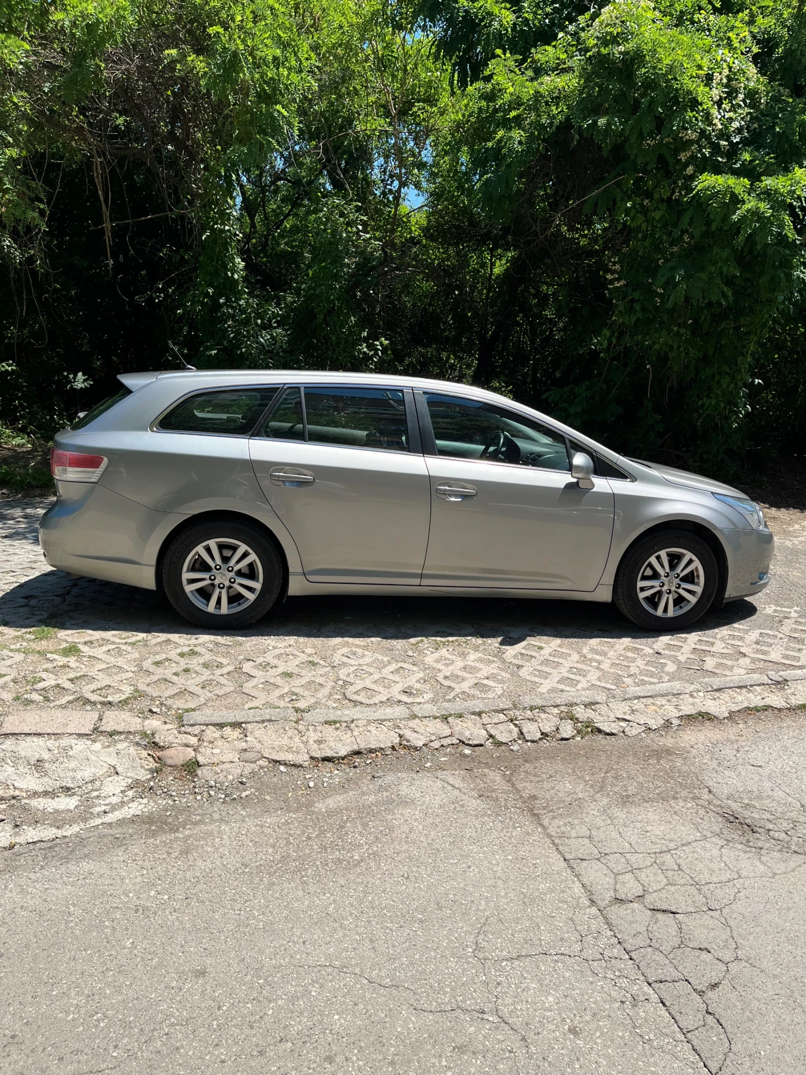 Toyota Avensis, снимка 4 - Автомобили и джипове - 55048548