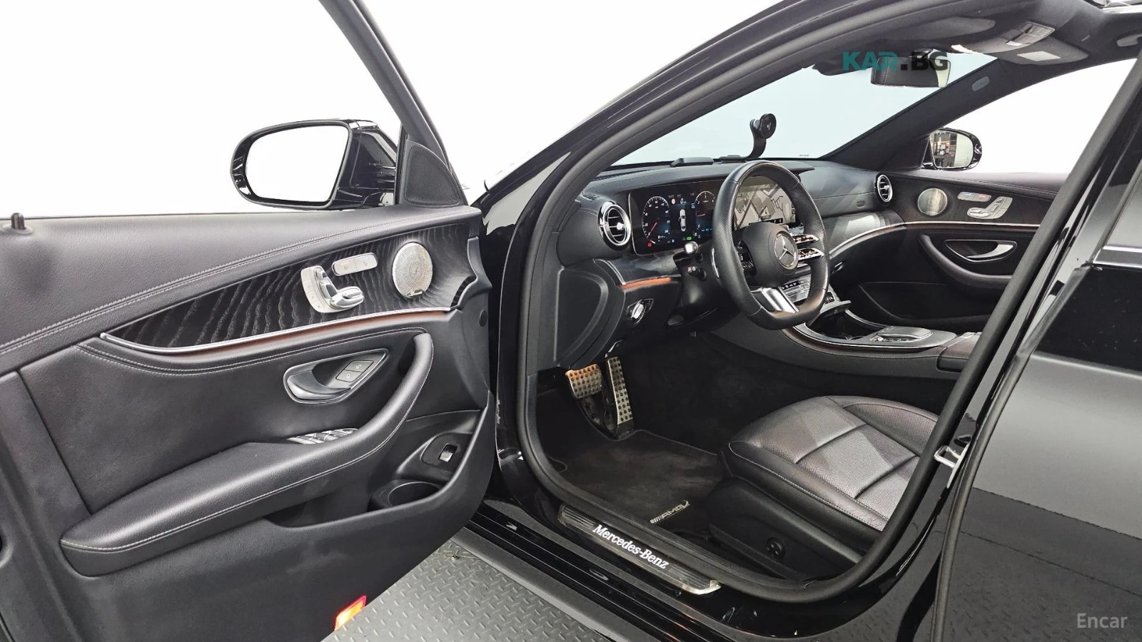 Mercedes-Benz E 220 4MATIC/AMG-LINE/HEAD-UP/360CAMERA/BURMESTER, снимка 5 - Автомобили и джипове - 55258168