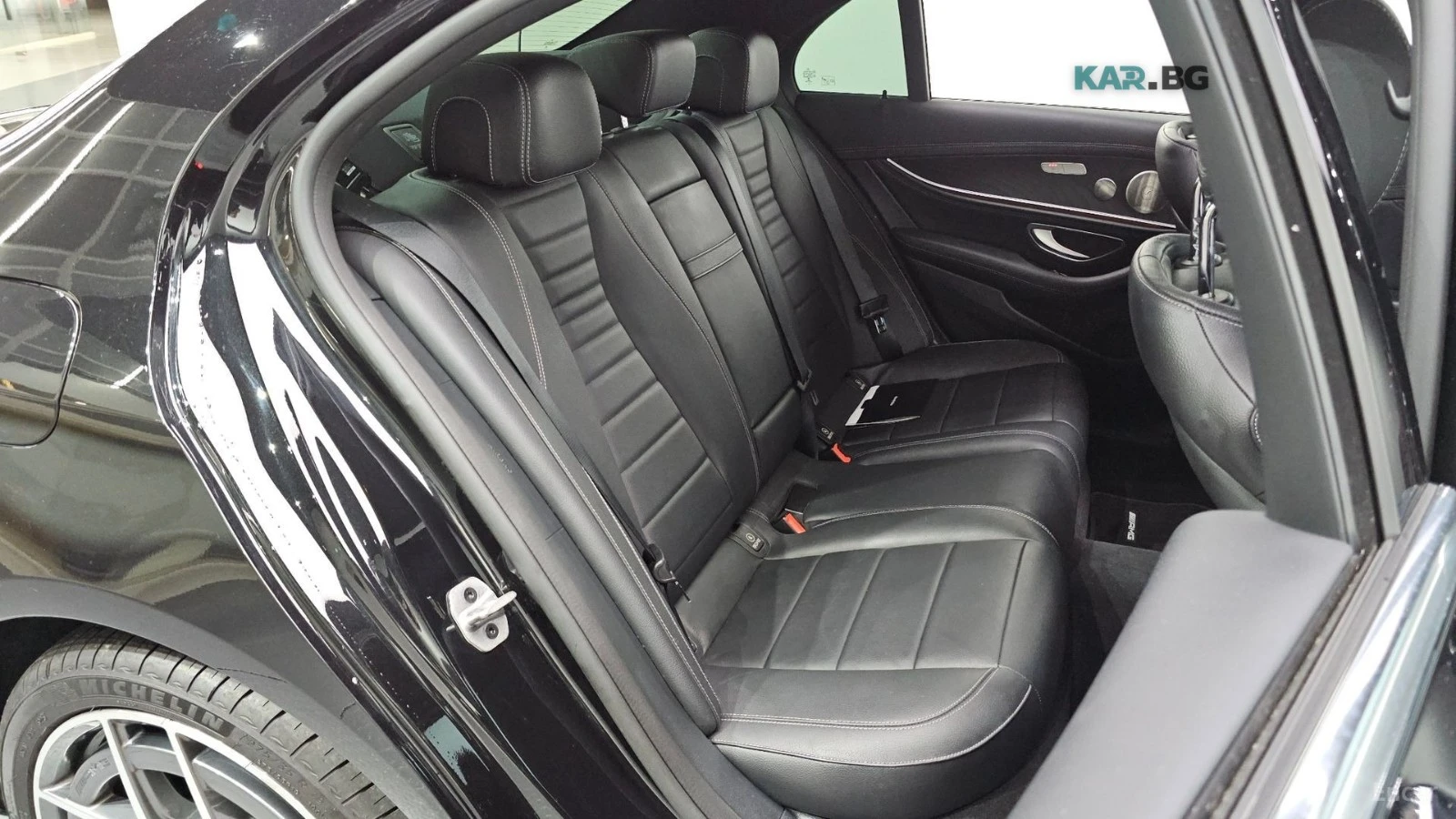 Mercedes-Benz E 220 4MATIC/AMG-LINE/HEAD-UP/360CAMERA/BURMESTER, снимка 16 - Автомобили и джипове - 55258168