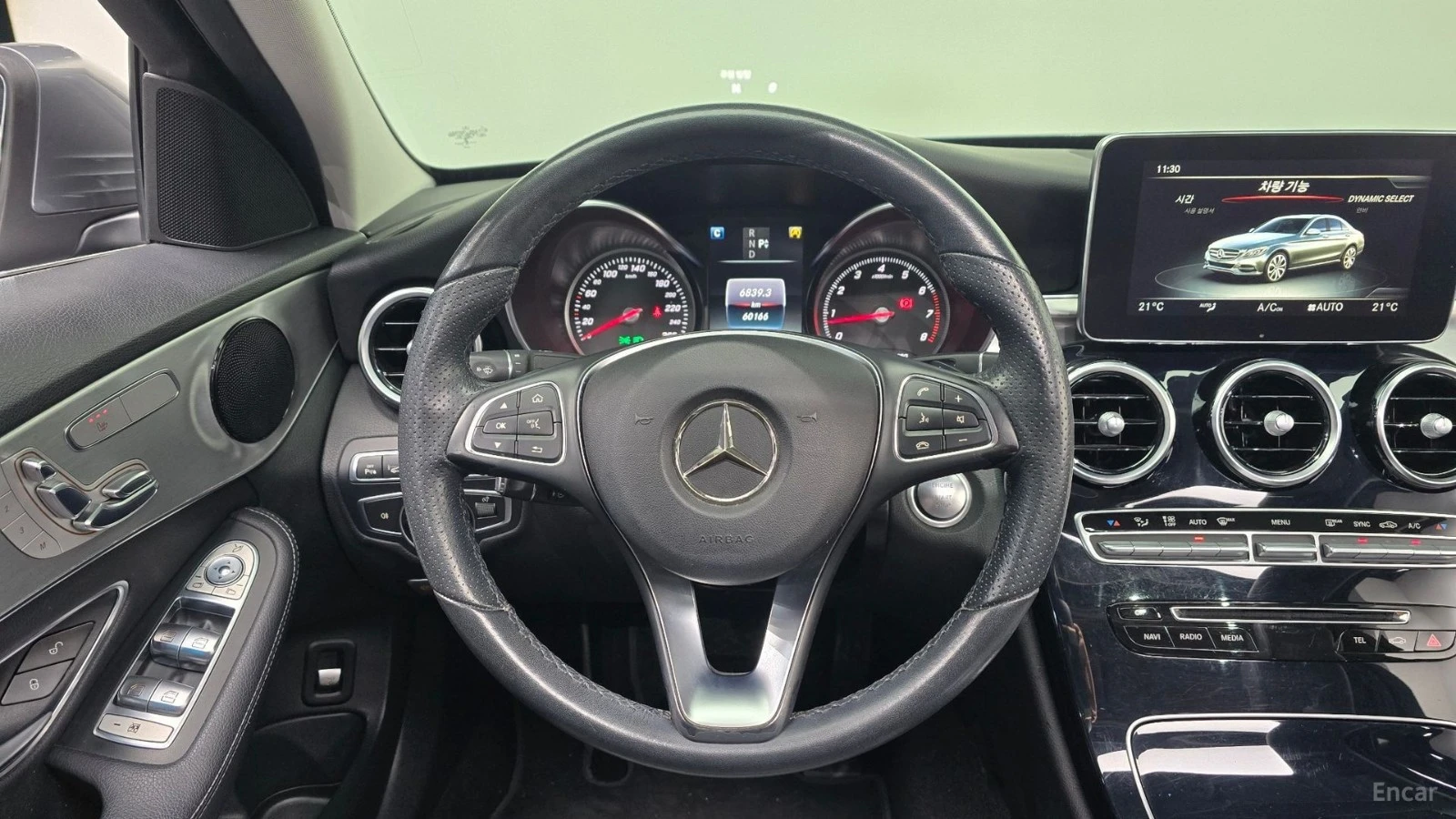 Mercedes-Benz C 200 Avangarde* HUD* КОЖА* НАВИ* ПАНО* АВТОКРЕДИТ, снимка 11 - Автомобили и джипове - 55664045