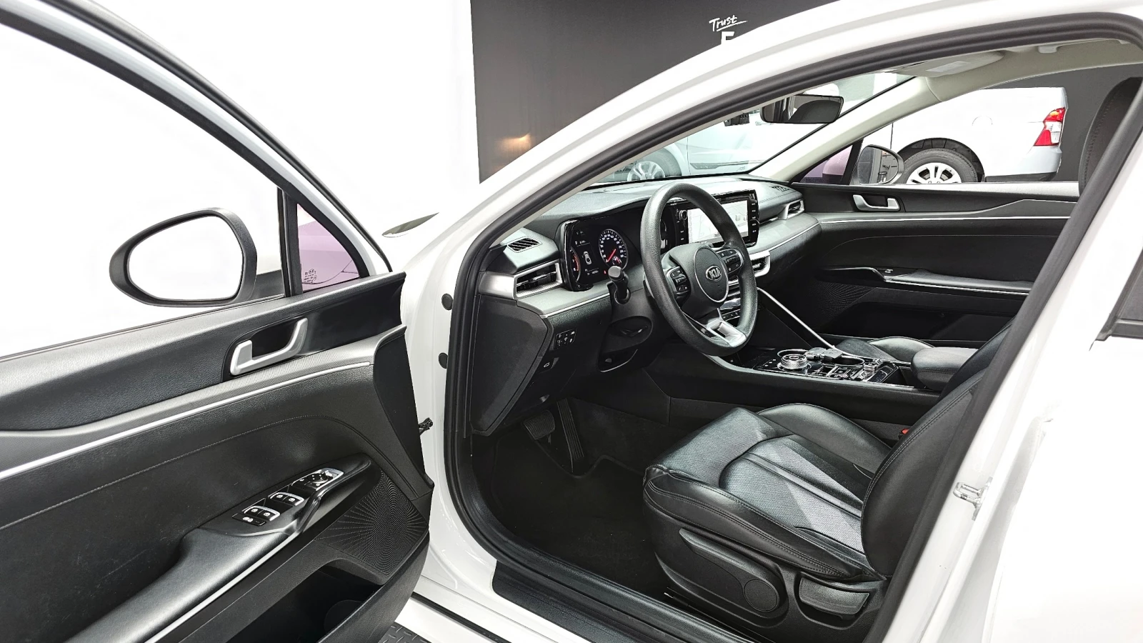 Kia K5 2.0 Trendy, снимка 10 - Автомобили и джипове - 55753515