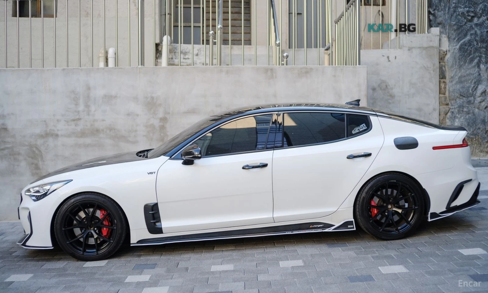 Kia Stinger 3.3 Turbo GT* HUD* 360* КОЖА* ОБДУХВ* НАВИ, снимка 16 - Автомобили и джипове - 55818814
