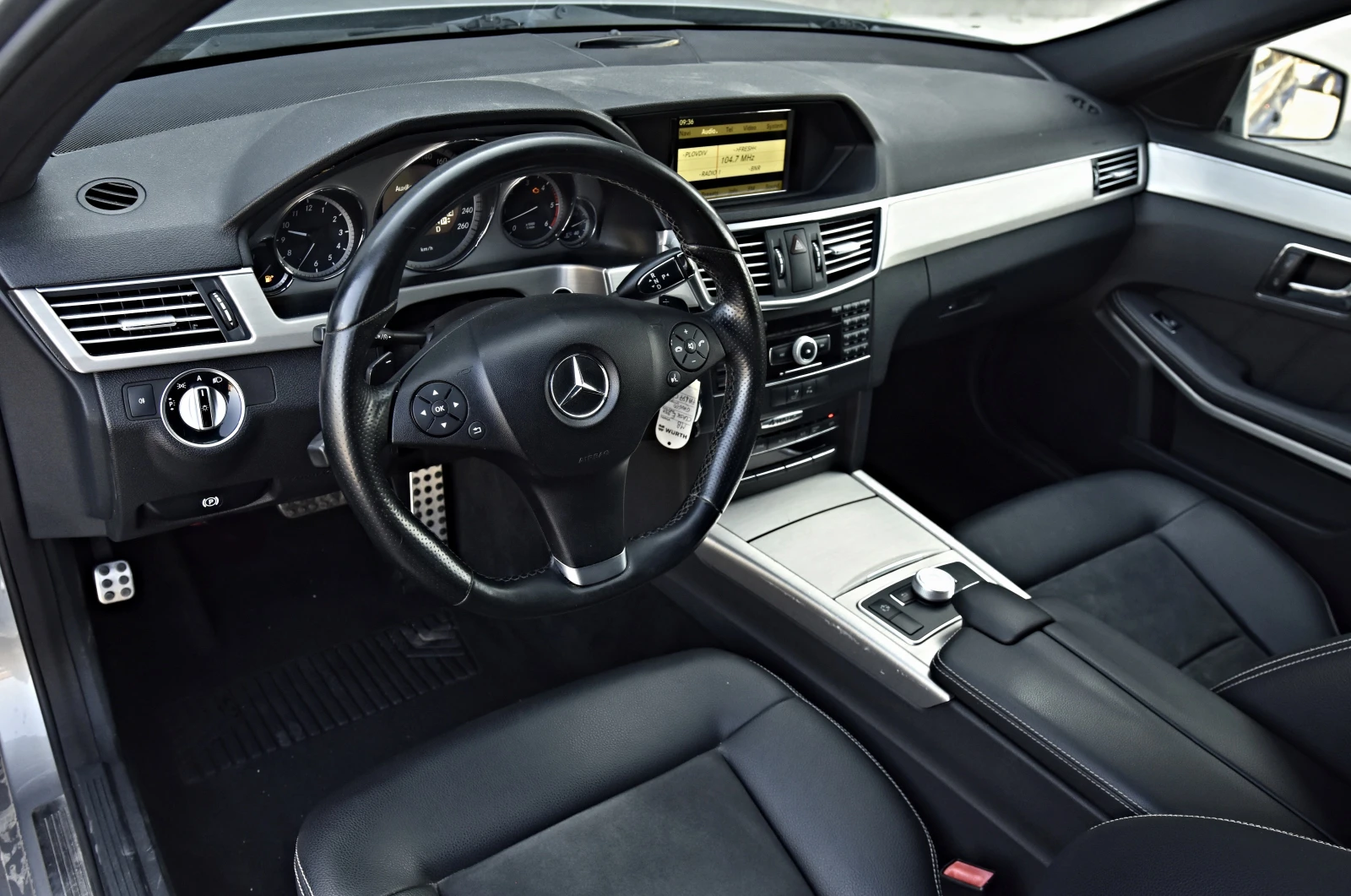 Mercedes-Benz E 350 AMG 350 4 matik, снимка 9 - Автомобили и джипове - 55925980
