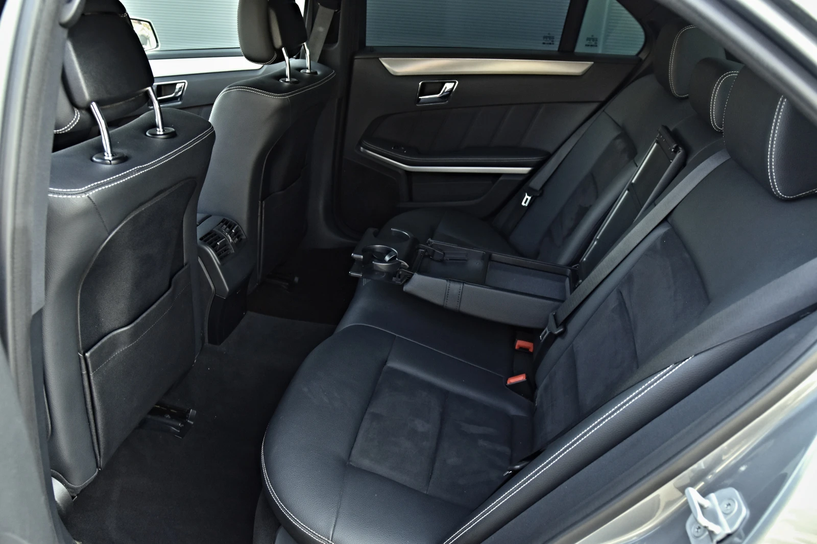 Mercedes-Benz E 350 AMG 350 4 matik, снимка 7 - Автомобили и джипове - 55925980