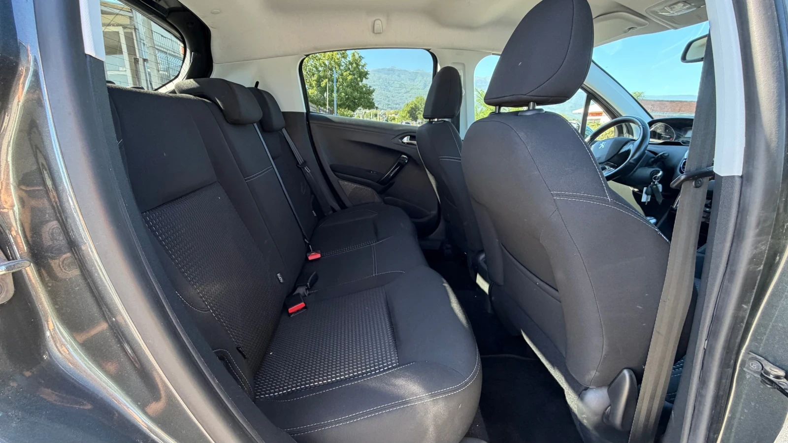 Peugeot 208 1.6HDI ALLURE, снимка 12 - Автомобили и джипове - 55958240