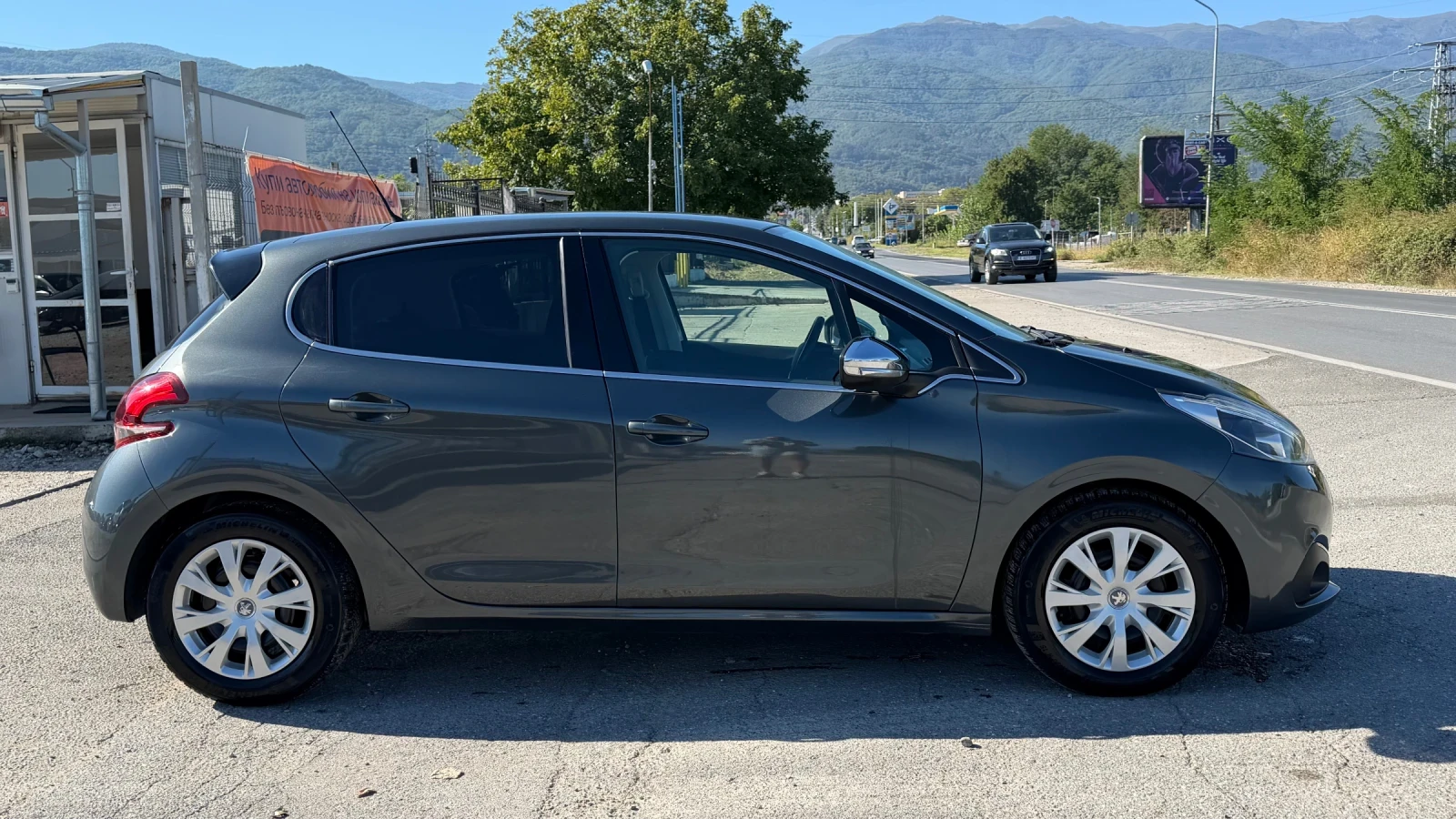 Peugeot 208 1.6HDI ALLURE, снимка 8 - Автомобили и джипове - 55958240