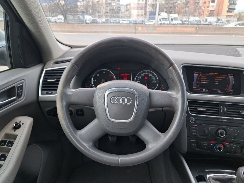 Audi Q5, снимка 9 - Автомобили и джипове - 40010083
