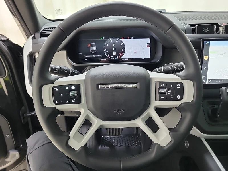 Land Rover Defender 110 P300 S, снимка 10 - Автомобили и джипове - 53170819