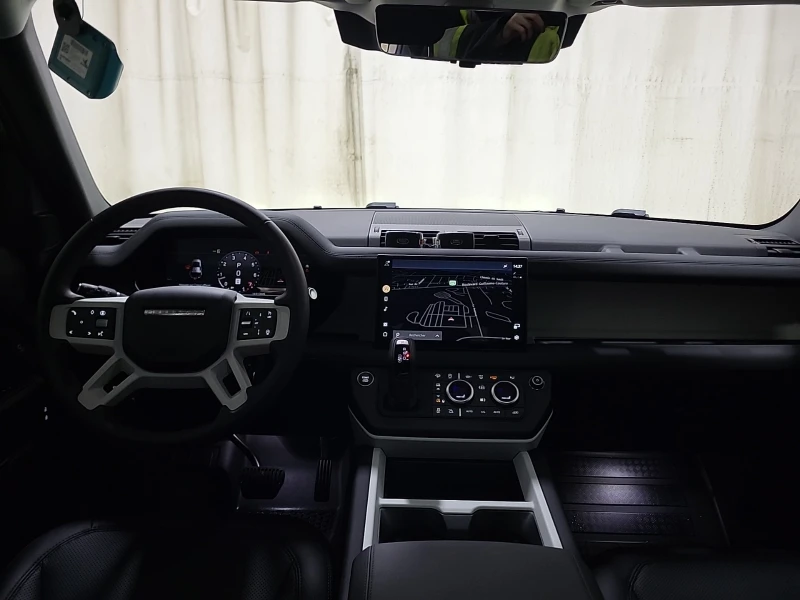 Land Rover Defender 110 P300 S, снимка 8 - Автомобили и джипове - 53170819