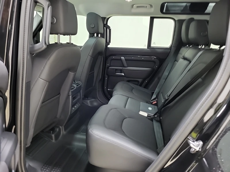 Land Rover Defender 110 P300 S, снимка 11 - Автомобили и джипове - 53170819