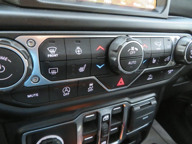 Jeep Wrangler Unlimited Sahara 4x4, снимка 9 - Автомобили и джипове - 53497567