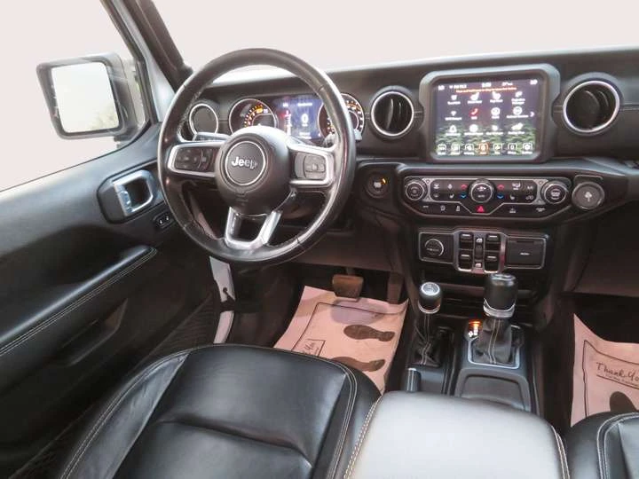 Jeep Wrangler Unlimited Sahara 4x4 - изображение 7