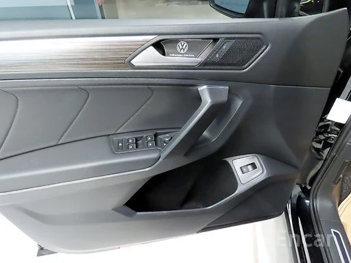 VW Tiguan Allspace 2.0 TSI Prestige | ОБДУХВАНЕ. | 360 КАМЕРА | , снимка 12 - Автомобили и джипове - 54914864