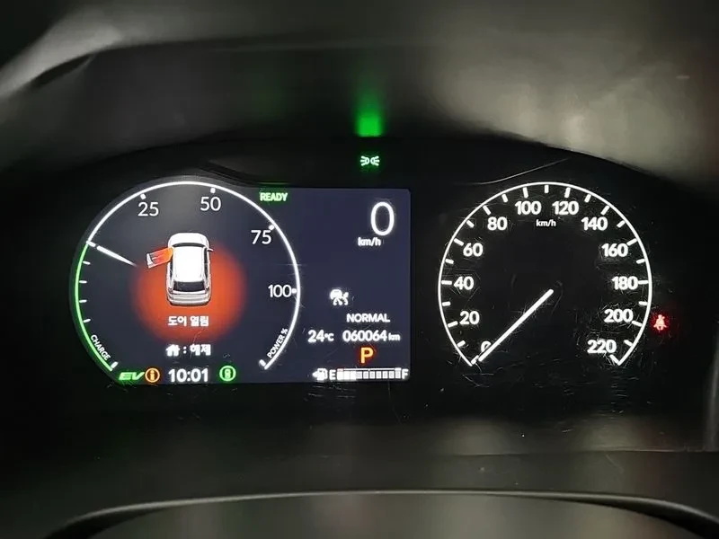Honda Cr-v 2.0 Hybrid Touring 2Wd, снимка 8 - Автомобили и джипове - 55928404