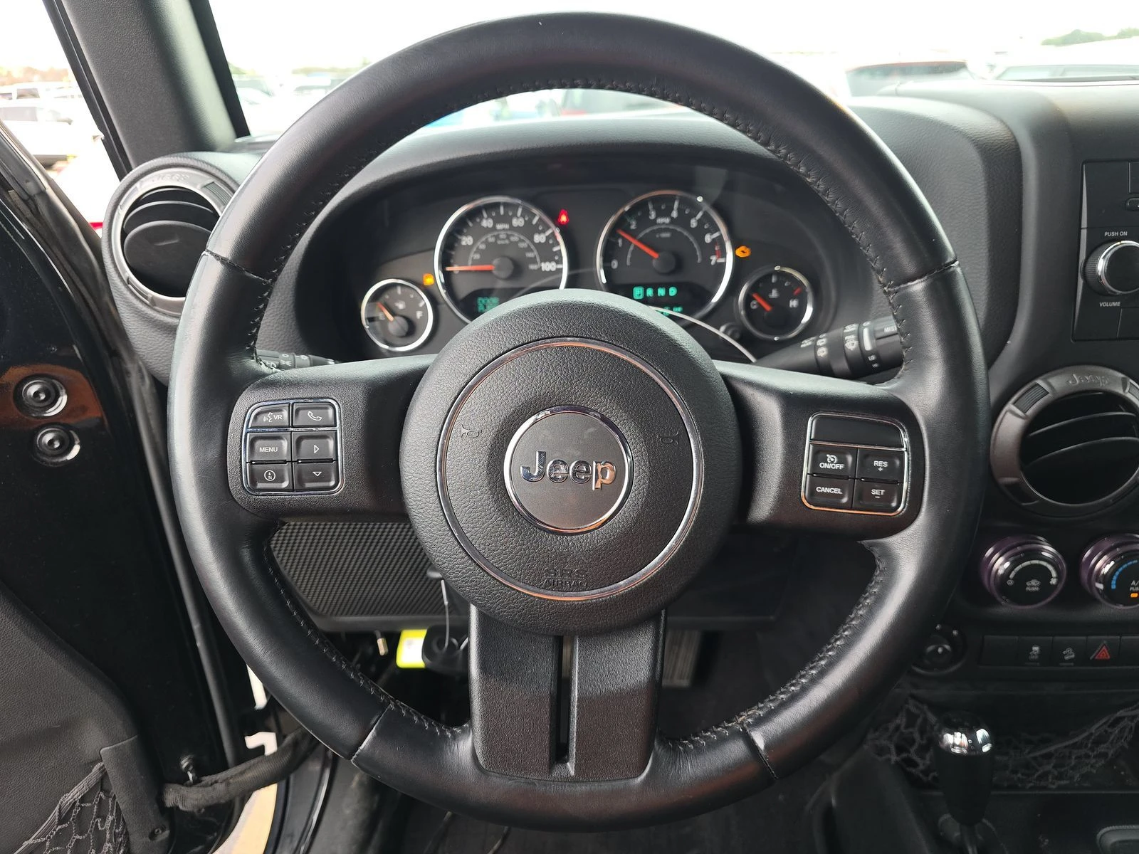 Jeep Wrangler  - изображение 10