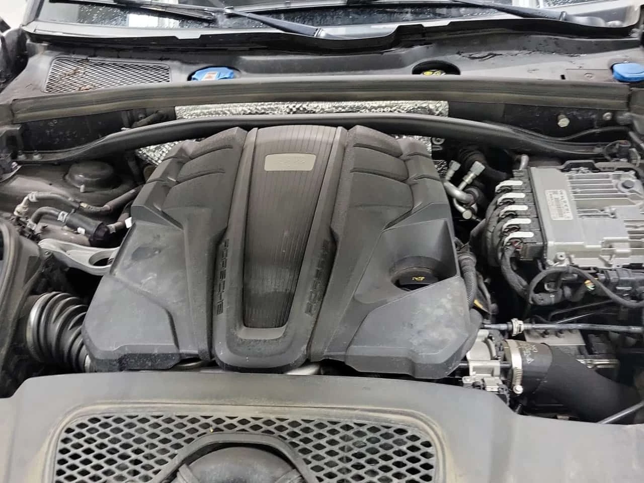 Porsche Macan GTS | AWD | 2 КЛЮЧА | ПОДГРЕВИ | CARFAX - изображение 8