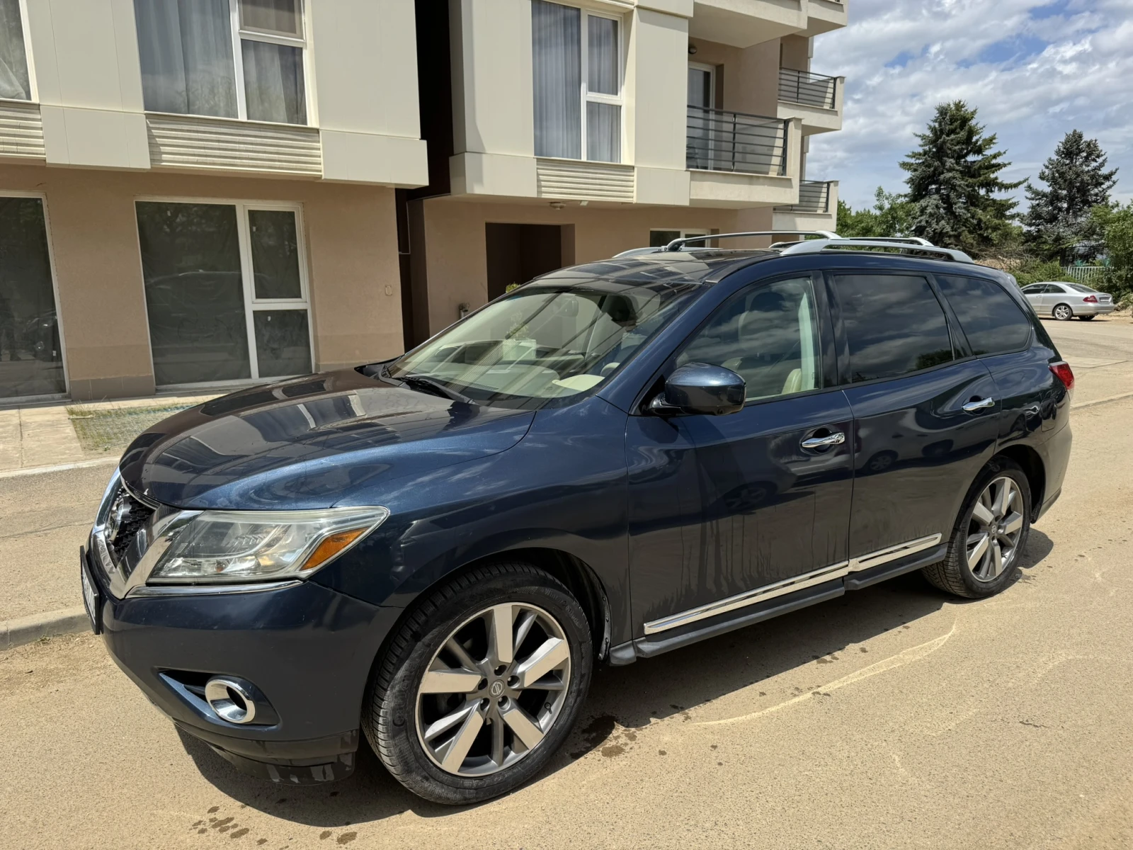 Nissan Pathfinder 3.5 V6, снимка 3 - Автомобили и джипове - 54574679