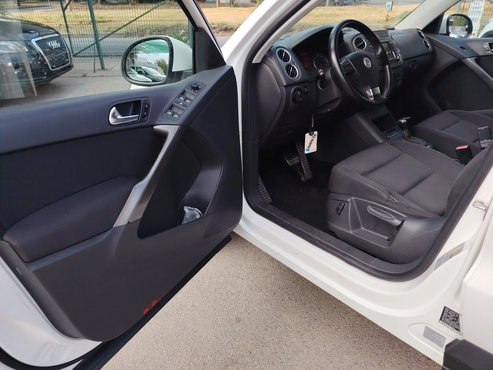 VW Tiguan 2.0 BARTER 200, снимка 11 - Автомобили и джипове - 55840568