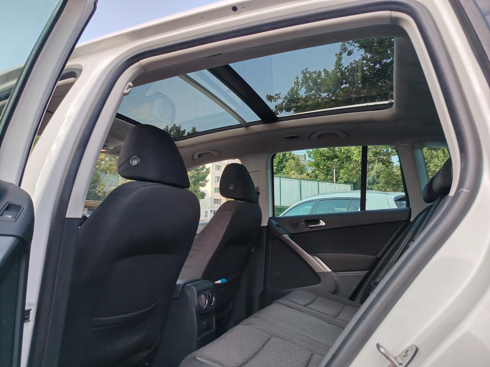 VW Tiguan 2.0 BARTER 200, снимка 13 - Автомобили и джипове - 55840568