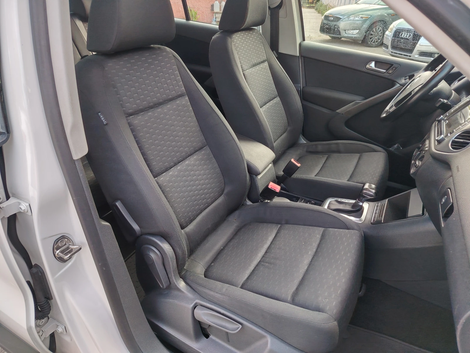 VW Tiguan 2.0 BARTER 200, снимка 14 - Автомобили и джипове - 55840568
