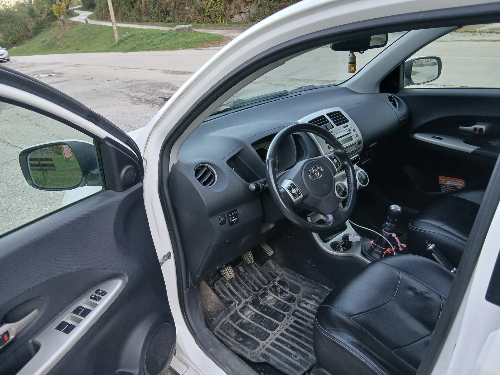Toyota Urban Cruiser, снимка 10 - Автомобили и джипове - 56641590