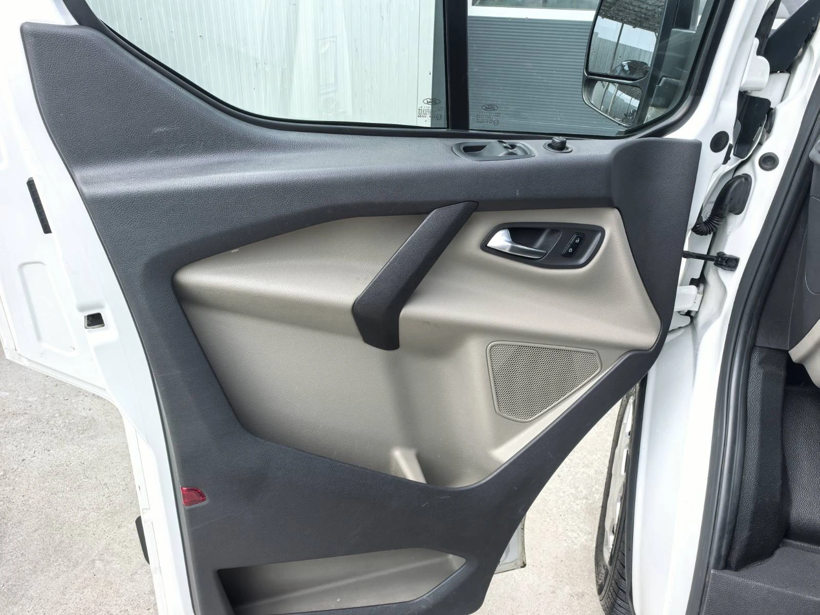 Ford Transit Custom EU6-MAXI-6 места, снимка 15 - Бусове и автобуси - 55289110