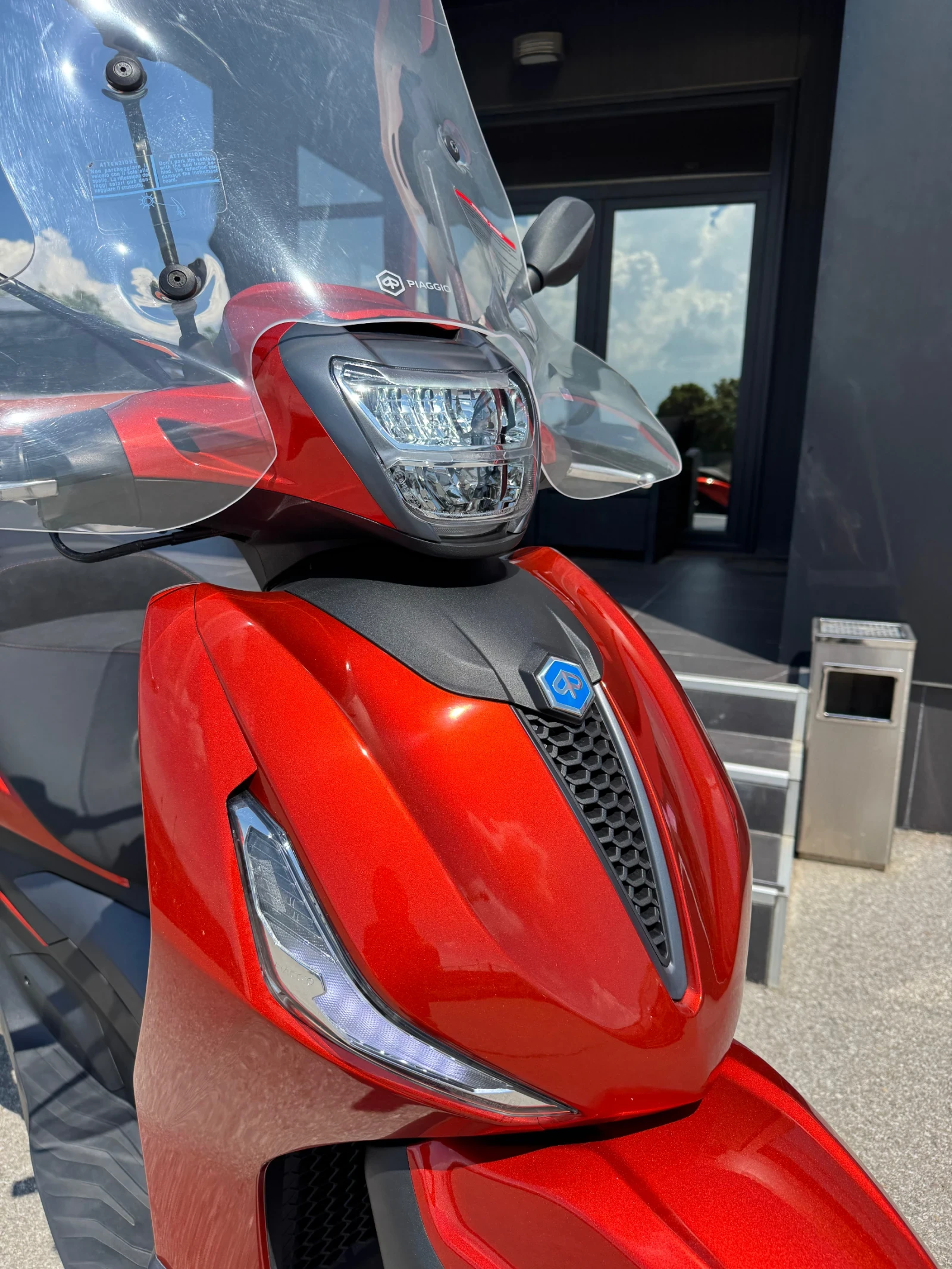 Piaggio Beverly 300S-ABS-ASR-KEYLESS-LED-TOP, снимка 8 - Мотоциклети и мототехника - 54879006