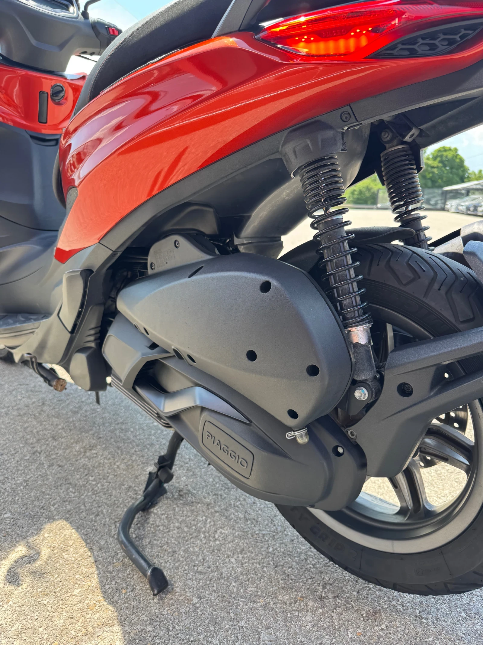 Piaggio Beverly 300S-ABS-ASR-KEYLESS-LED-TOP, снимка 12 - Мотоциклети и мототехника - 54879006