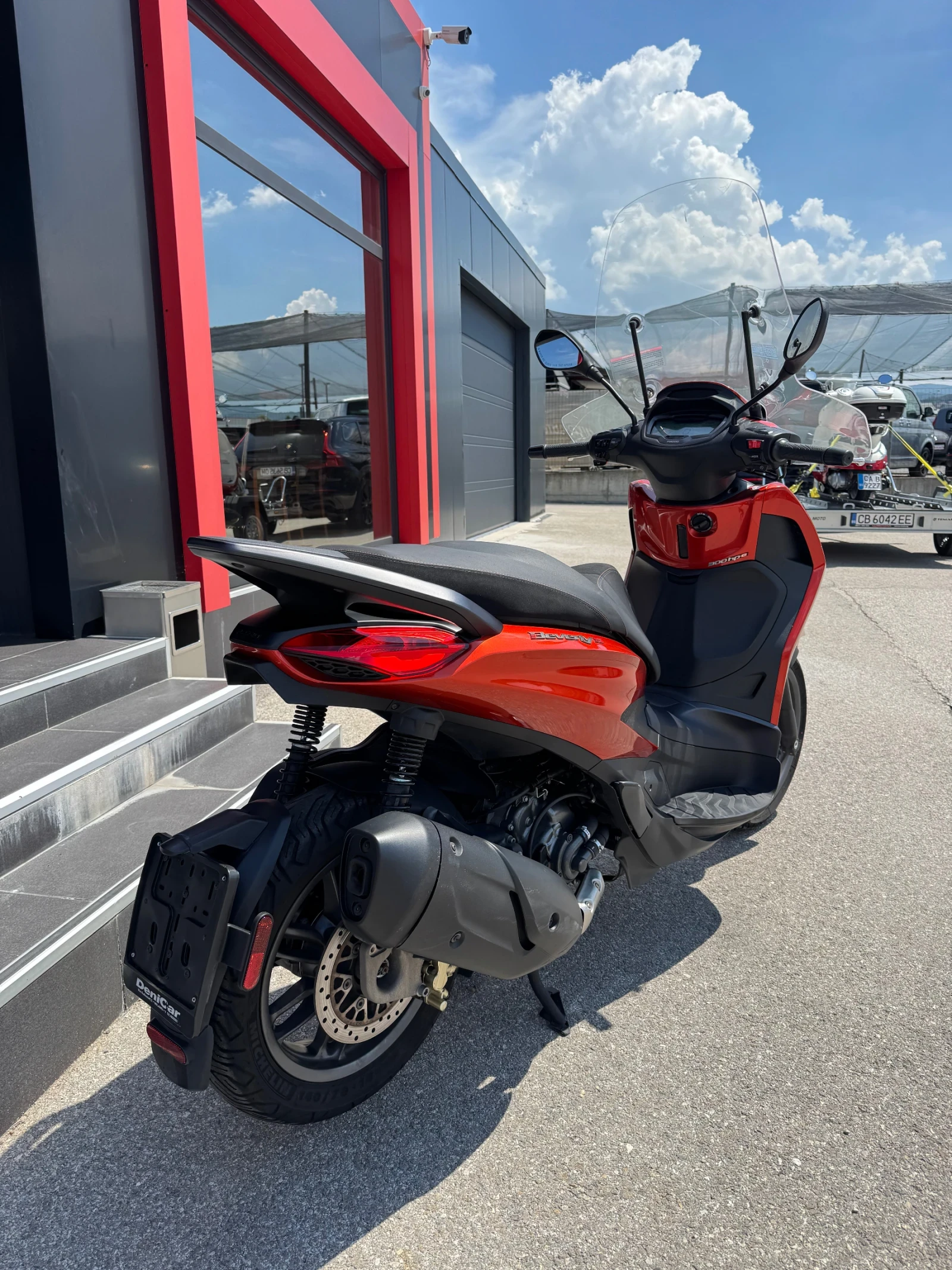 Piaggio Beverly 300S-ABS-ASR-KEYLESS-LED-TOP, снимка 3 - Мотоциклети и мототехника - 54879006