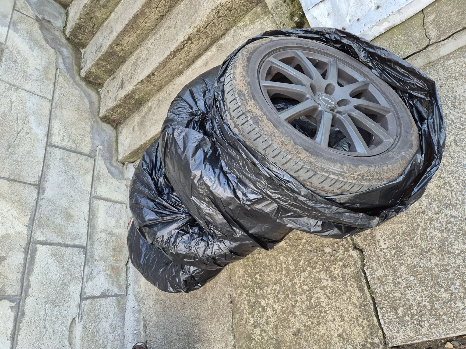    215/55R17 | Mobile.bg   2