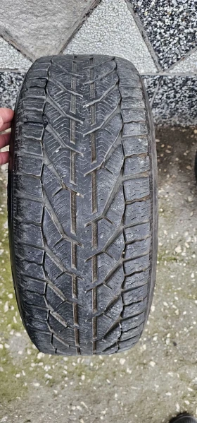 Гуми с джанти Bridgestone 205/55R17, снимка 5 - Гуми и джанти - 49242013