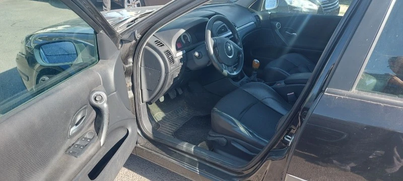 Renault Laguna 2.2 дци ръчка, снимка 14 - Автомобили и джипове - 44693333