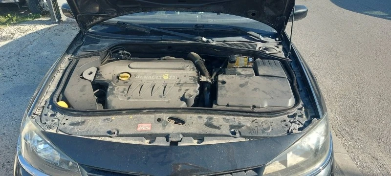 Renault Laguna 2.2 дци ръчка, снимка 8 - Автомобили и джипове - 44693333