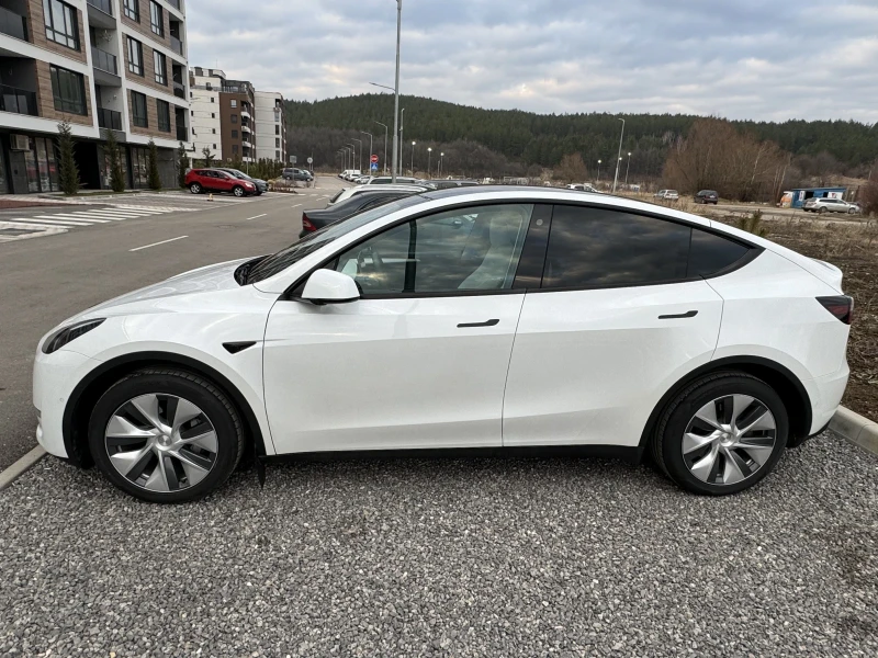 Tesla Model Y LR, ЧАСТНА ОБЯВА, БЯЛ САЛОН, БЕЗ ТАКСИ ПРЕХВЪРЛЯНЕ, снимка 5 - Автомобили и джипове - 46380671