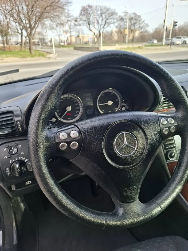 Mercedes-Benz C 220, снимка 11 - Автомобили и джипове - 49513804